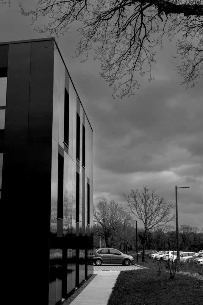 Architecture noire à Vannes.